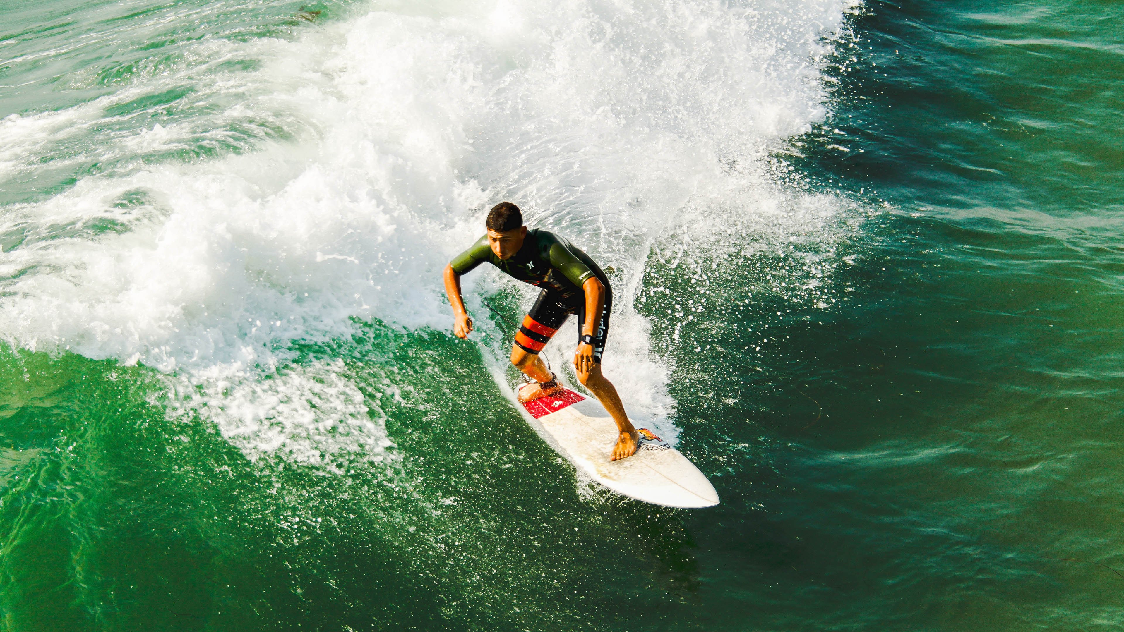 开云体育网页入口-英超裁判工作流更加规范，判罚公正性提升，英超裁判主队